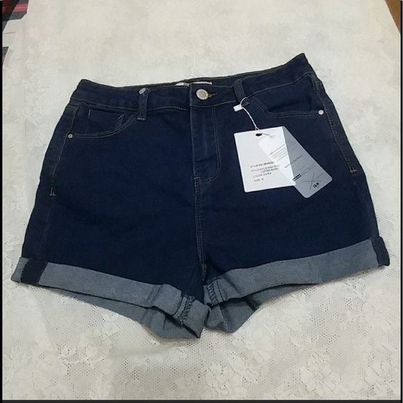 HIGH Rise Cuffed Short - Picture 3 of 10